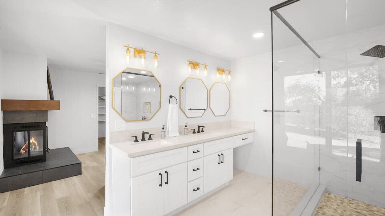 Photo of Bathroom in Vista
