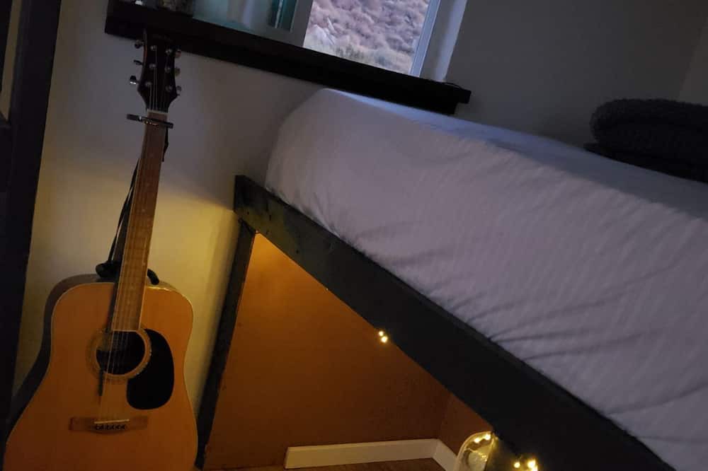Photo of Bedroom in Cabazon