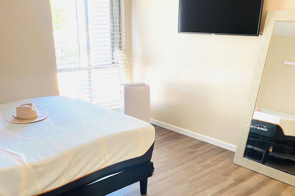 Photo of Bedroom in Serra Mesa