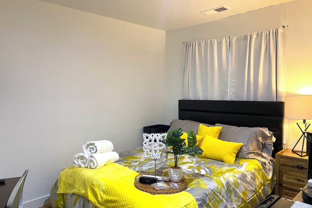 Photo of Bedroom in Midway