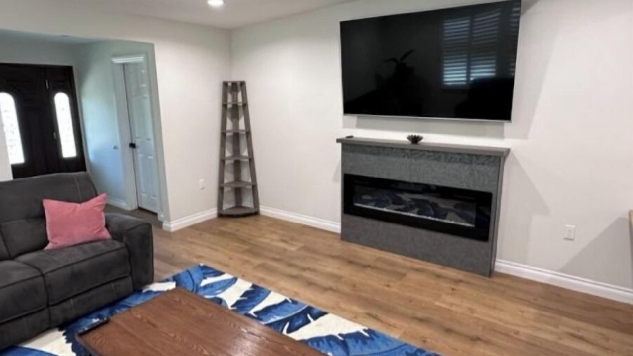 Photo of Livingroom in Chatsworth