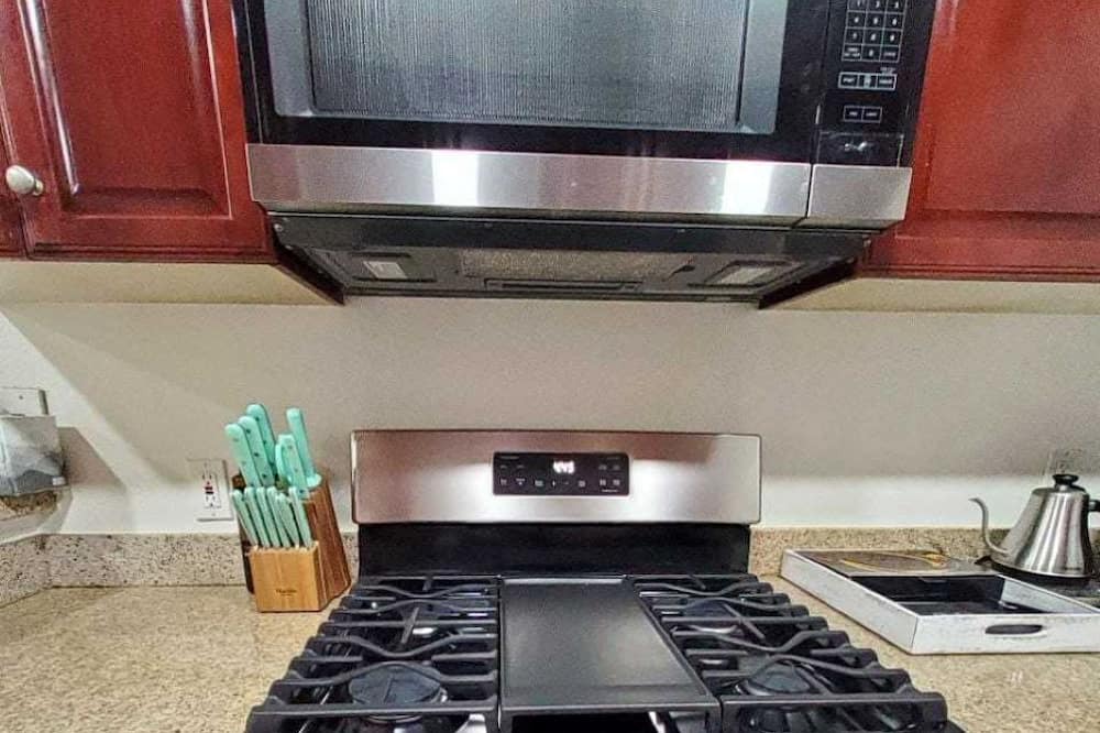 Photo of Kitchen in Warner Center