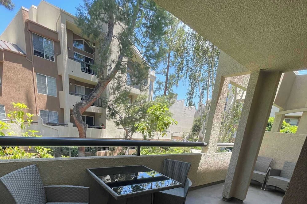 Photo of Patio Balcony in Warner Center