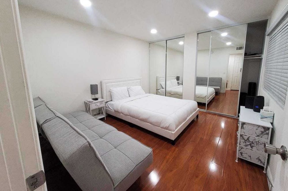 Photo of Bedroom in Warner Center