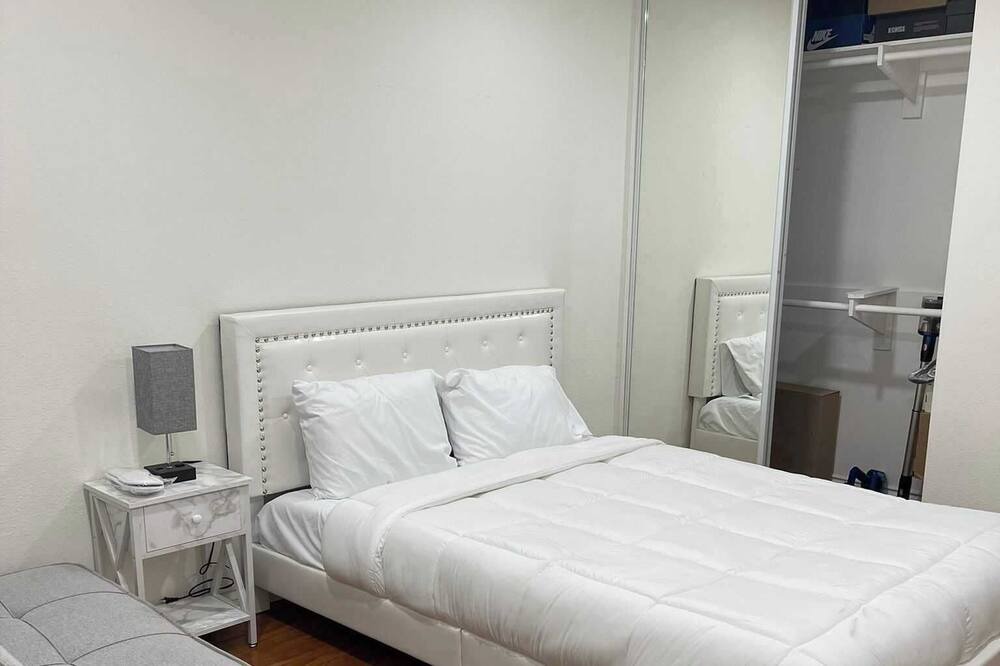 Photo of Bedroom in Warner Center