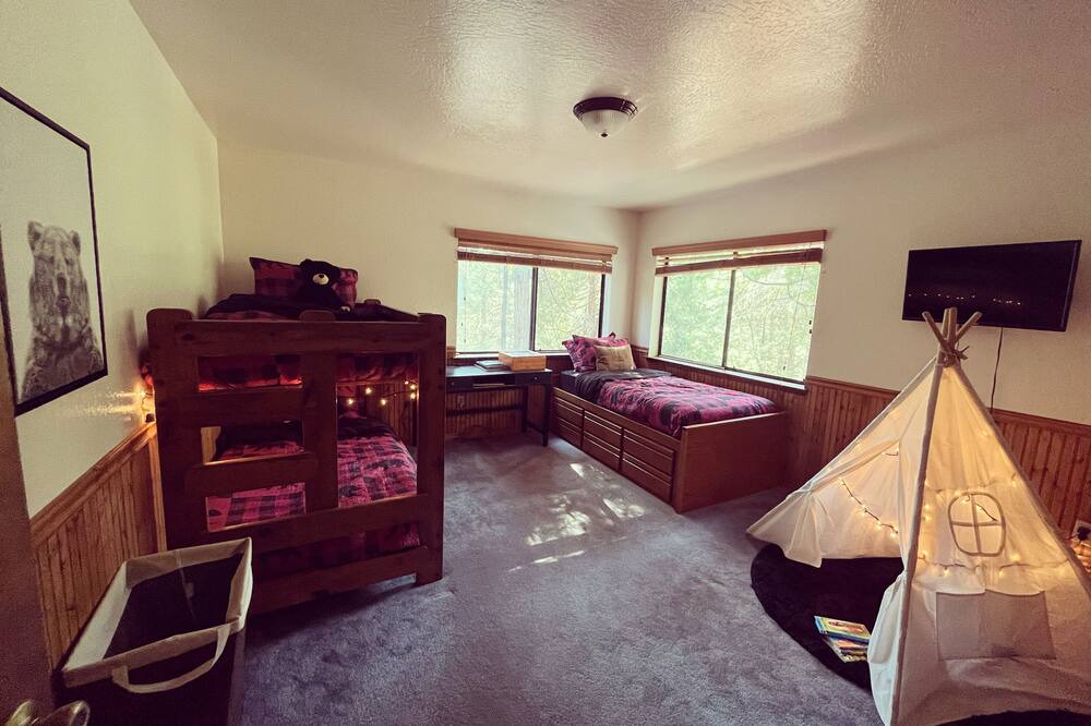 Photo of Bedroom in Phoenix Lake-Cedar Ridge