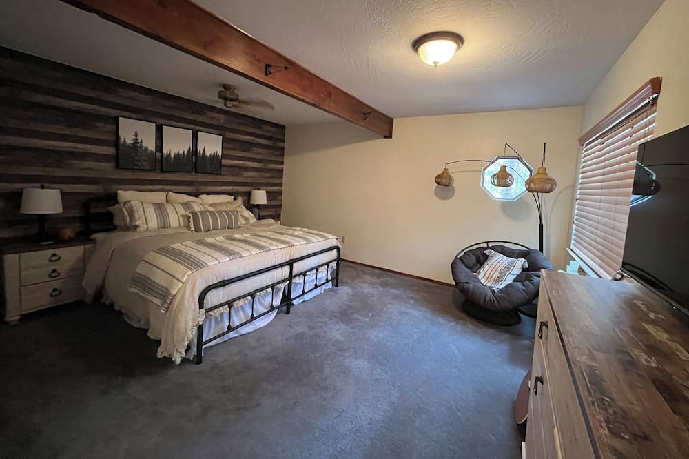 Photo of Bedroom in Phoenix Lake-Cedar Ridge
