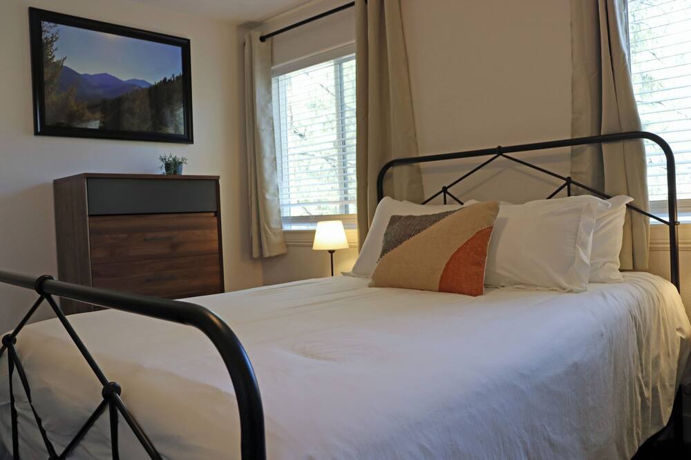 Photo of Bedroom in Wrightwood