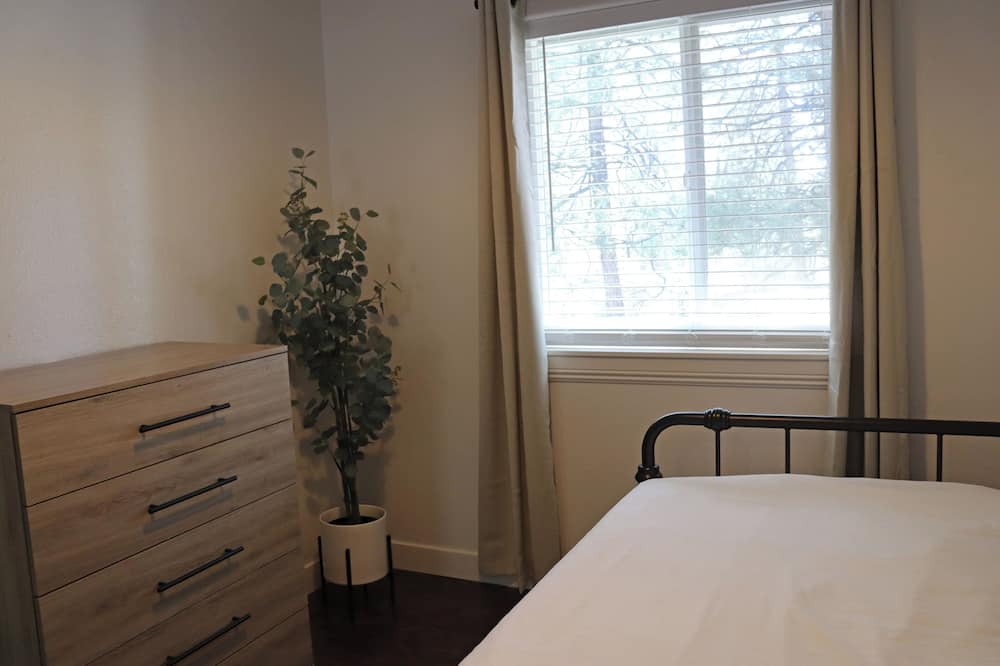 Photo of Bedroom in Wrightwood