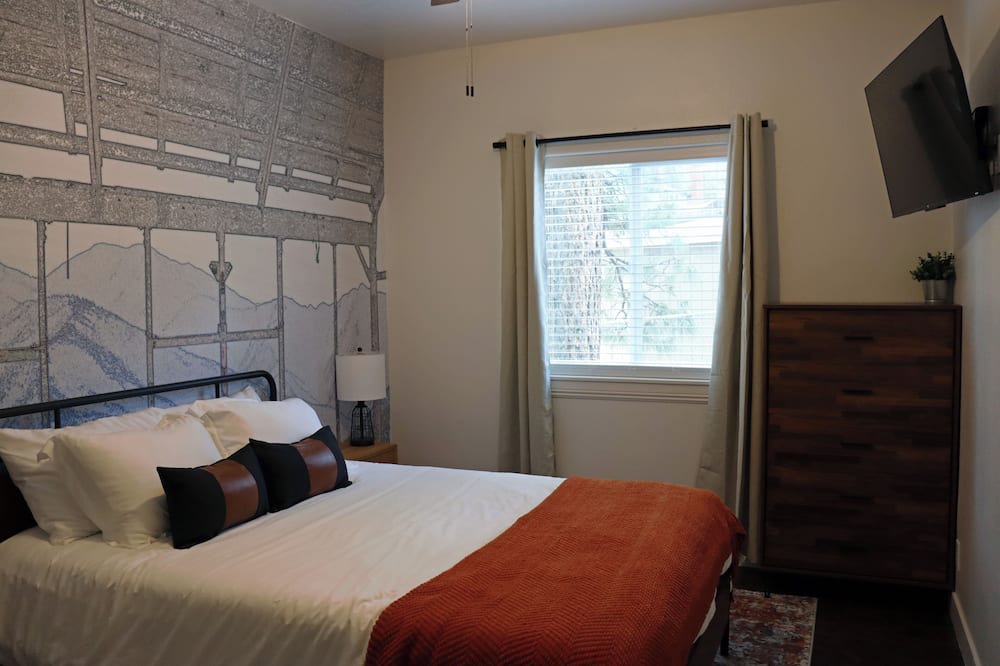 Photo of Bedroom in Wrightwood