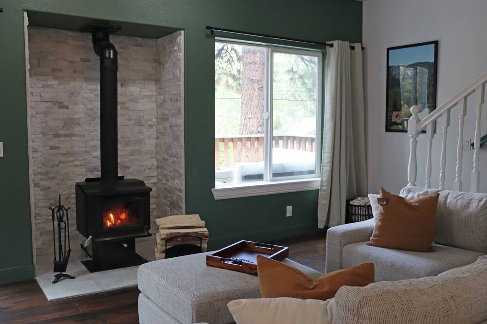 Photo of Livingroom in Wrightwood
