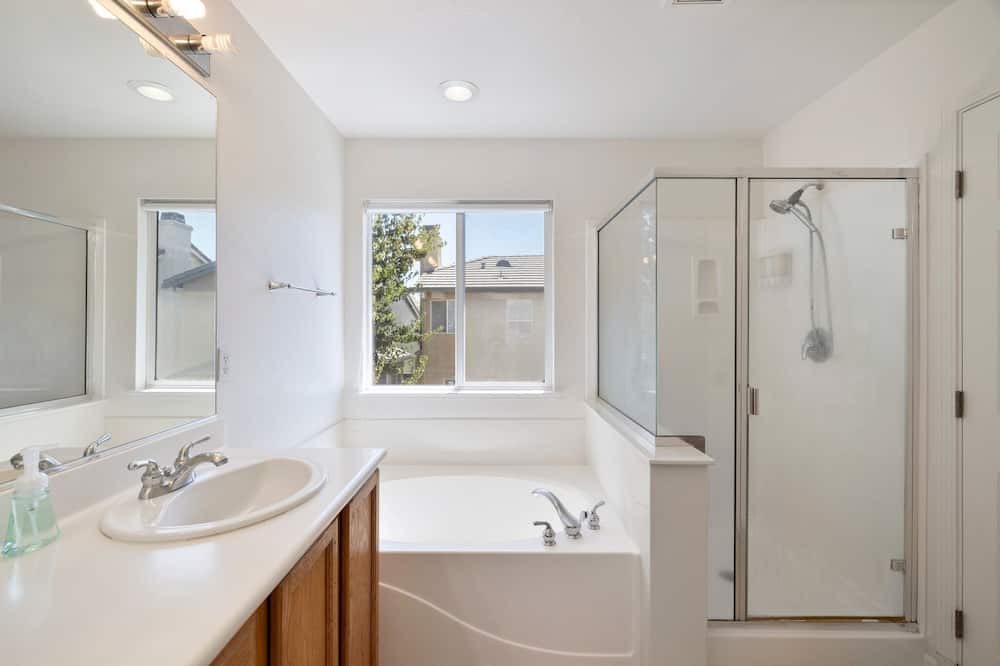Photo of Bathroom in North Natomas