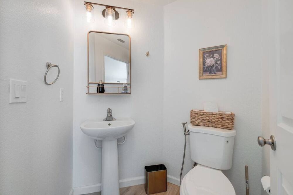 Photo of Bathroom in North Natomas