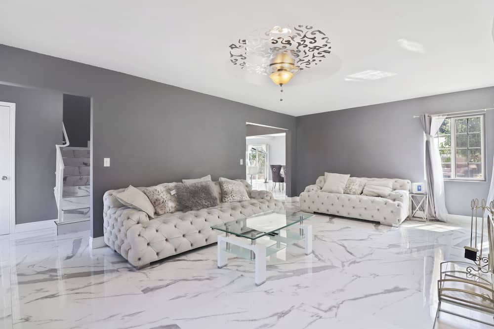Photo of Livingroom in Anaheim Colony Historic District