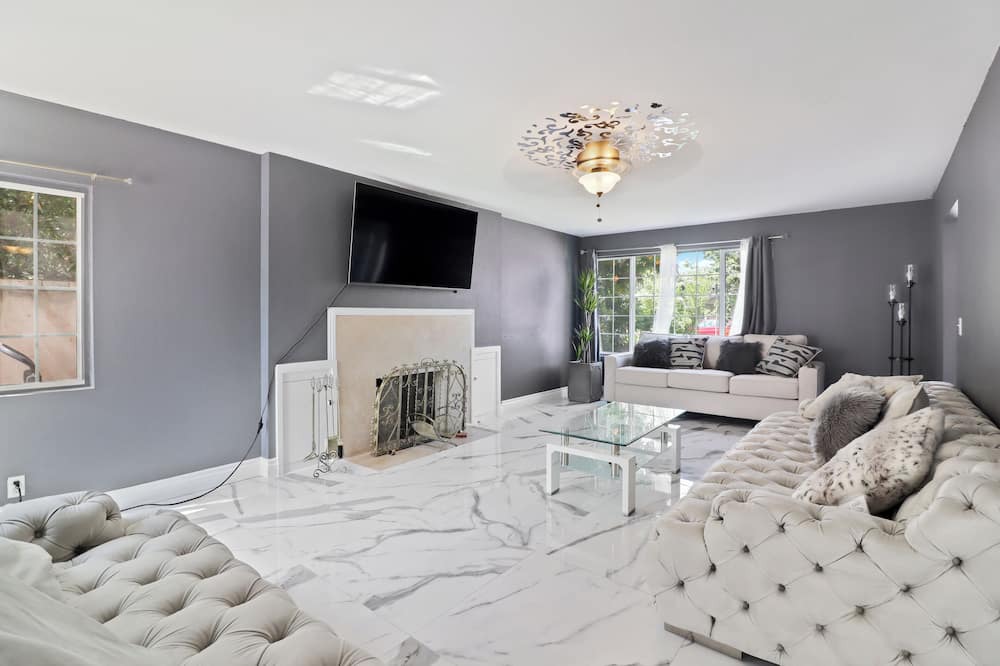 Photo of Livingroom in Anaheim Colony Historic District