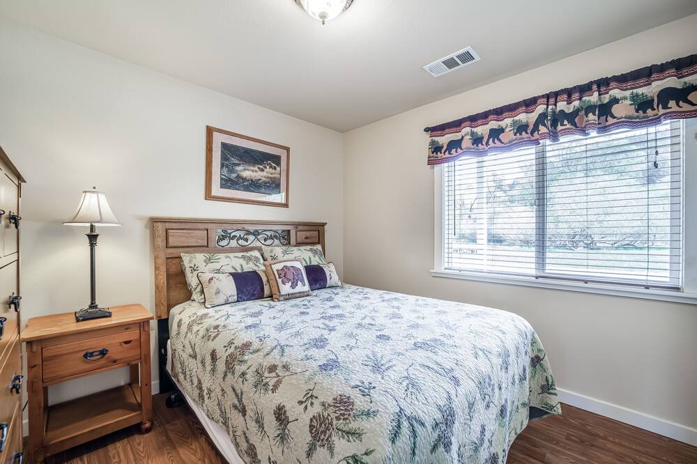 Photo of Bedroom in Orick