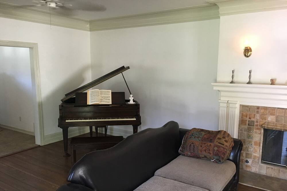 Photo of Bedroom in Verdugo Viejo