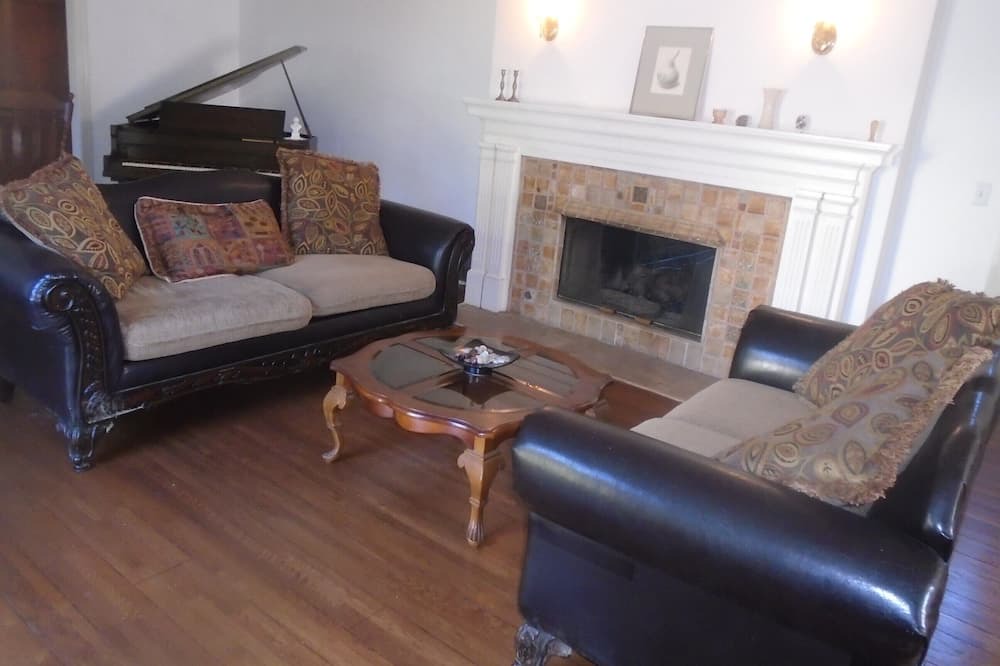 Photo of Livingroom in Verdugo Viejo