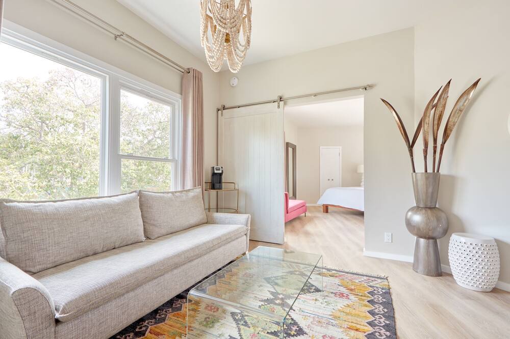 Photo of Livingroom in Beverly Hills