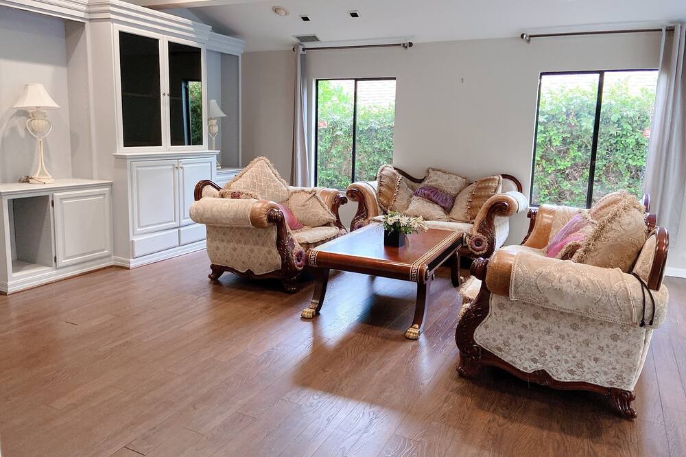 Photo of Livingroom in Pasadena