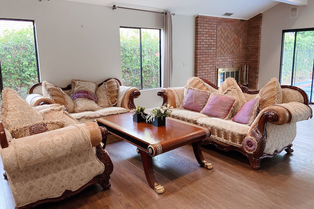 Photo of Livingroom in Pasadena