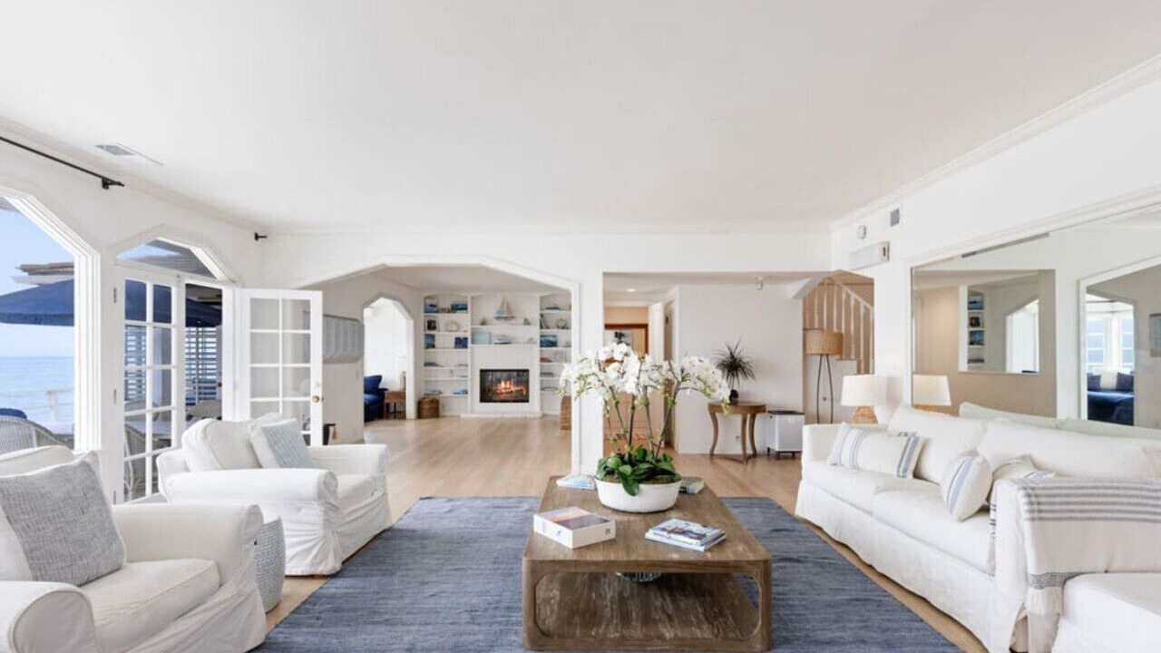 Photo of Livingroom in Eastern Malibu