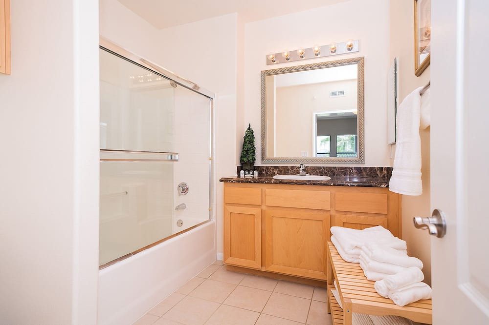 Photo of Bathroom in City West