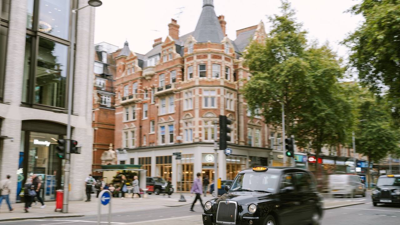 Photo of Others in Queen's Gate