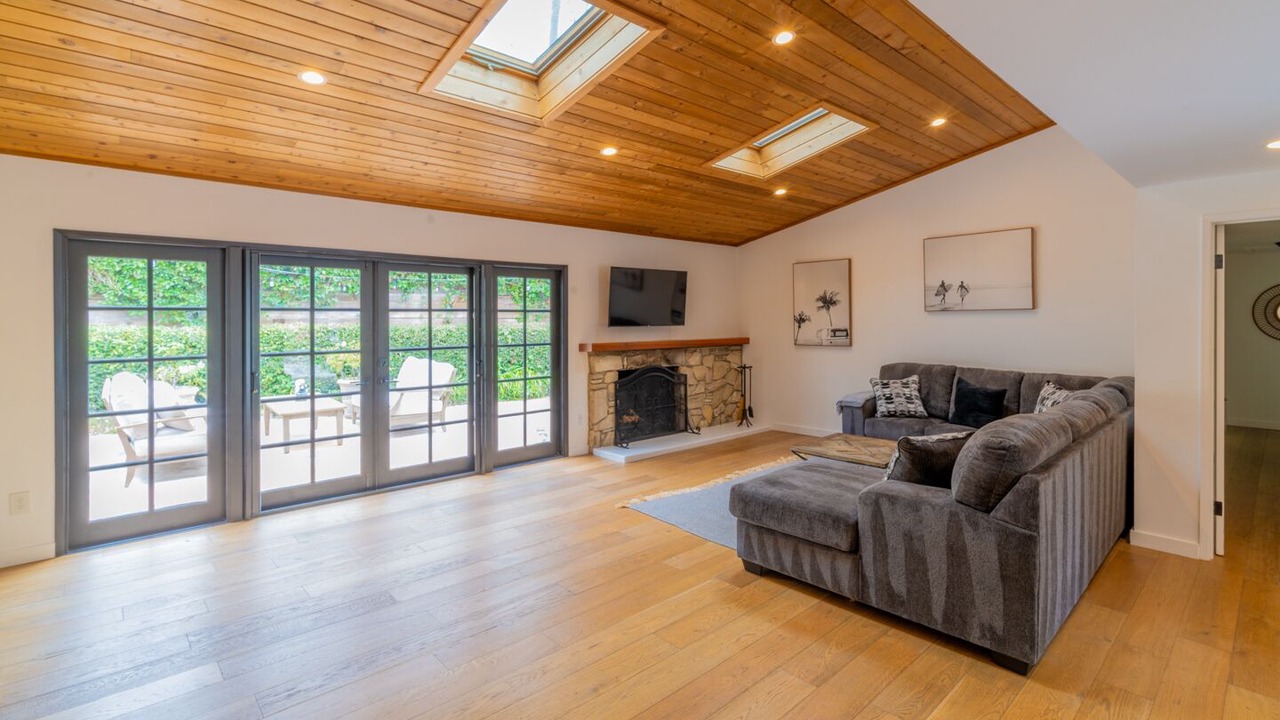 Photo of Livingroom in Western Malibu