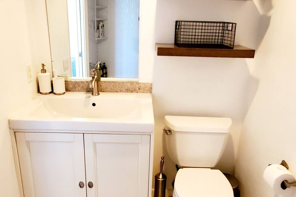 Photo of Bathroom in Cardiff-by-the-Sea