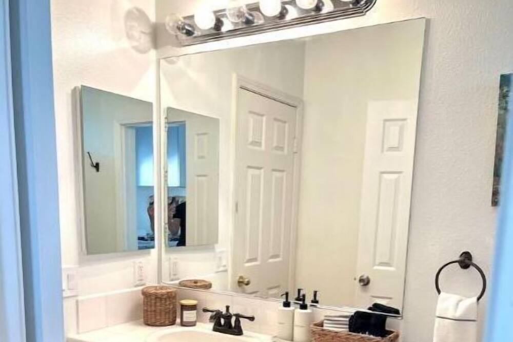 Photo of Bathroom in Castaic