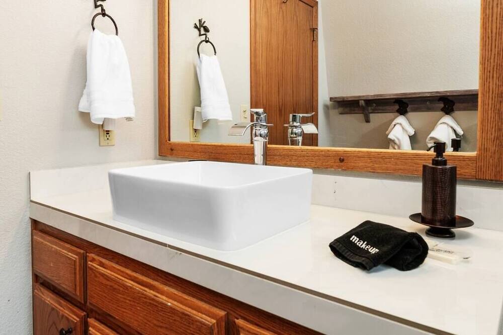 Photo of Bathroom in Fox Farm