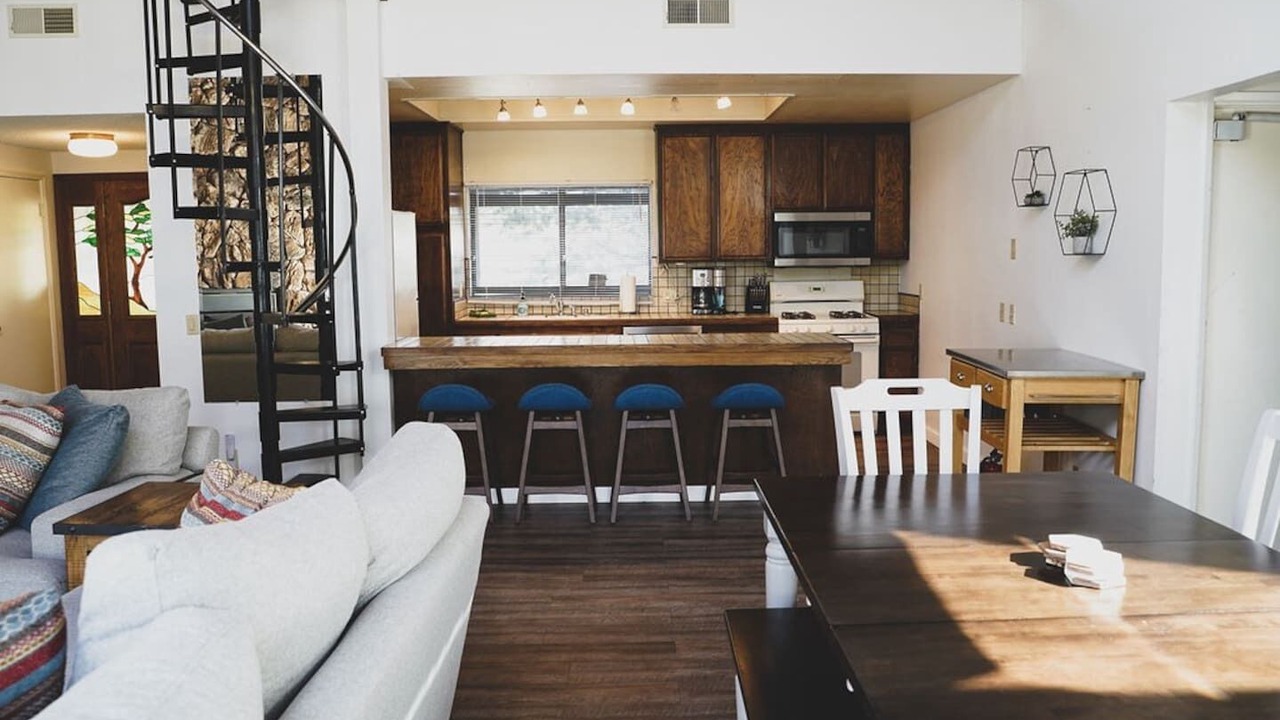 Photo of Livingroom in Upper Moonridge