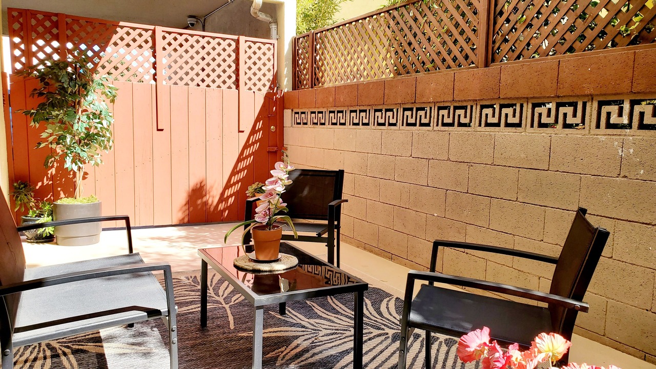 Photo of Patio Balcony in North of Wilshire