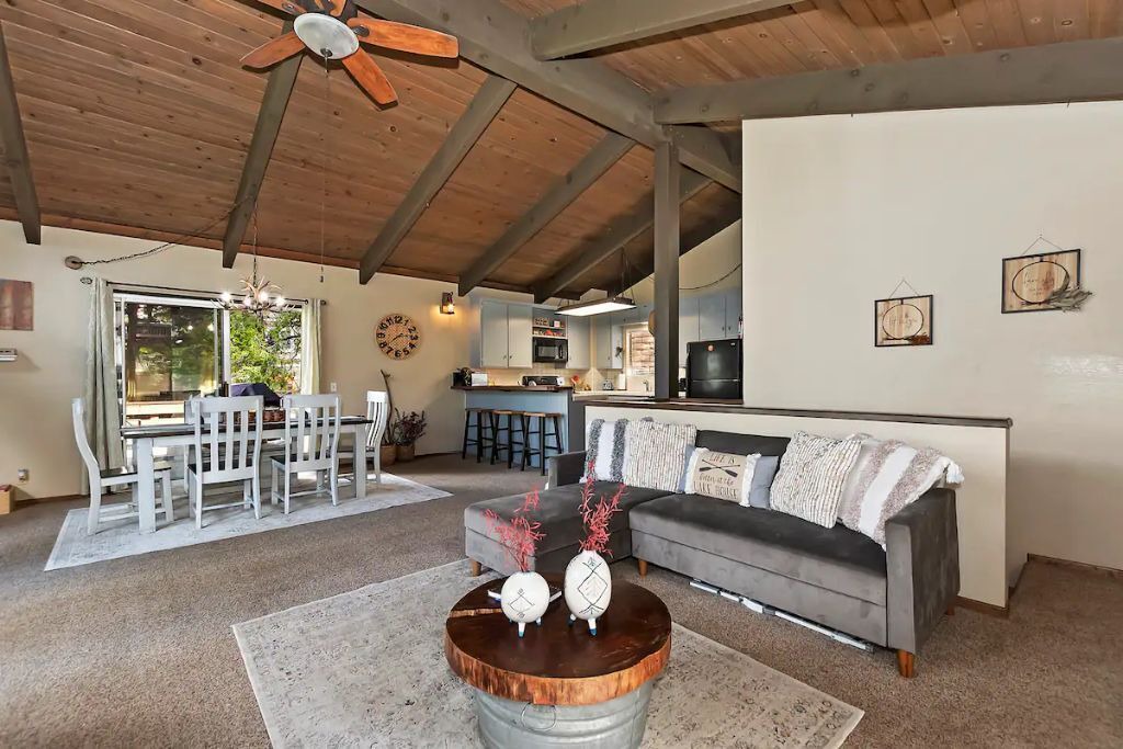 Photo of Livingroom in Crestline