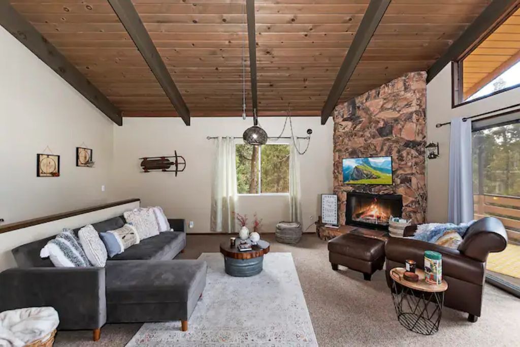 Photo of Livingroom in Crestline
