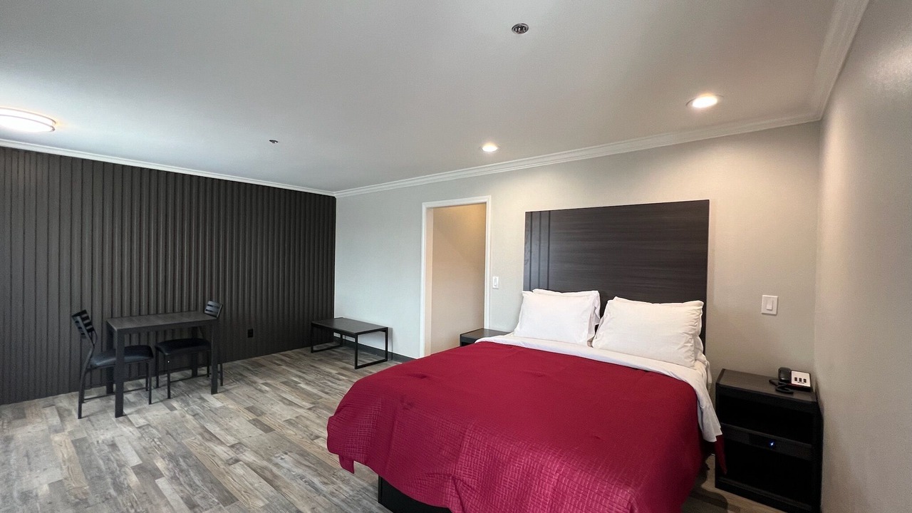 Photo of Bedroom in Inglewood
