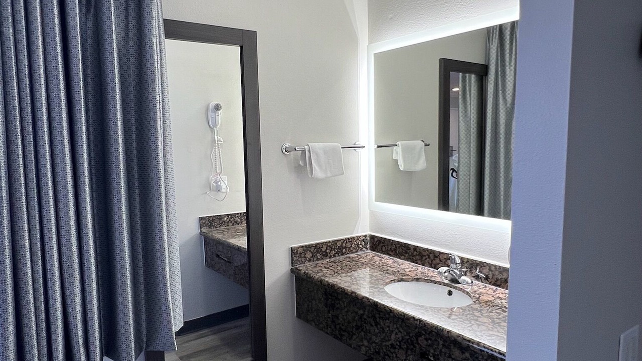 Photo of Bedroom in Inglewood