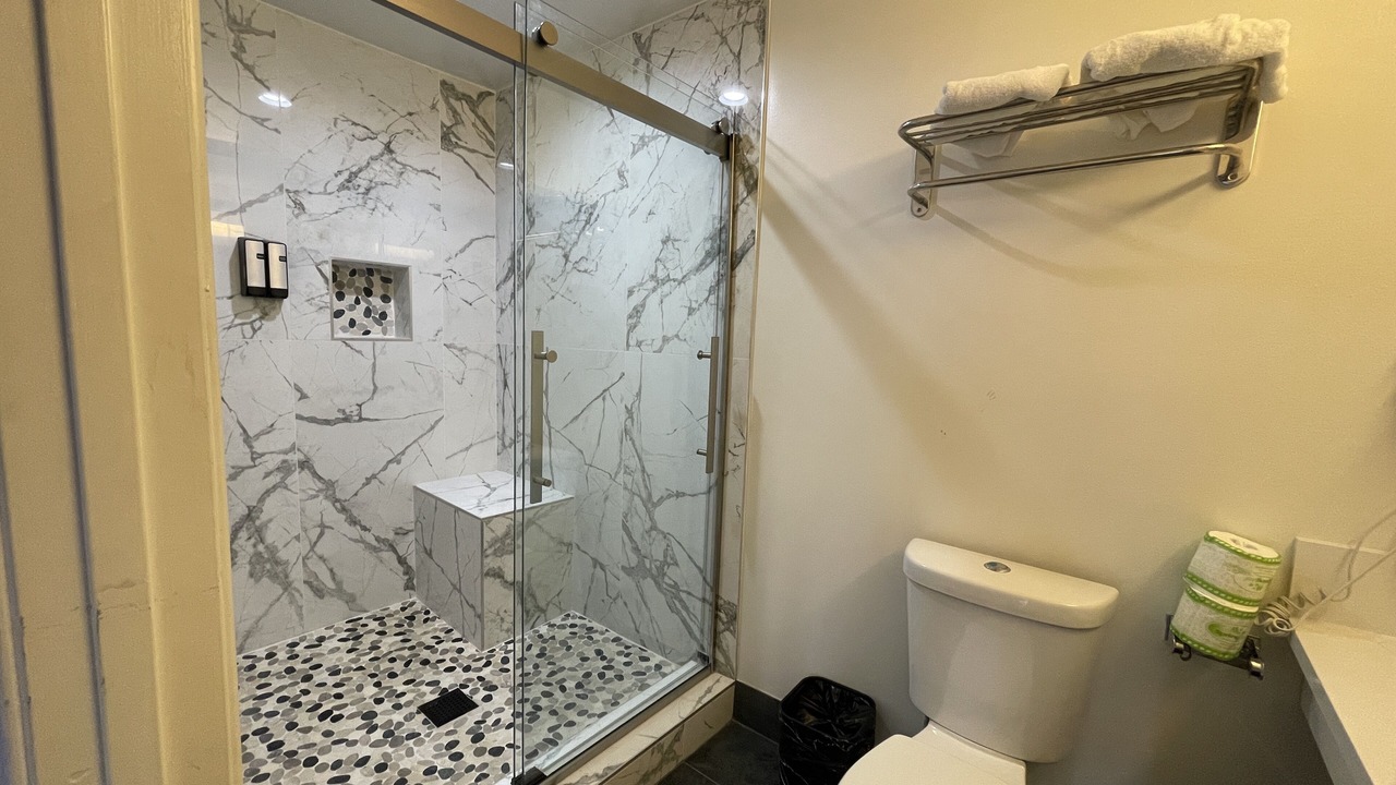 Photo of Bathroom in Lamanda Park