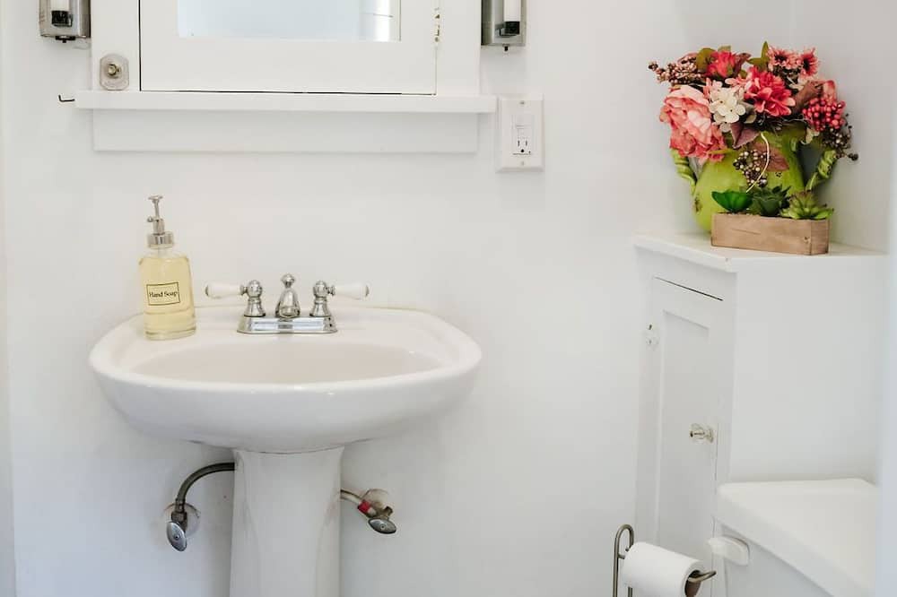 Photo of Bathroom in Oak Glen