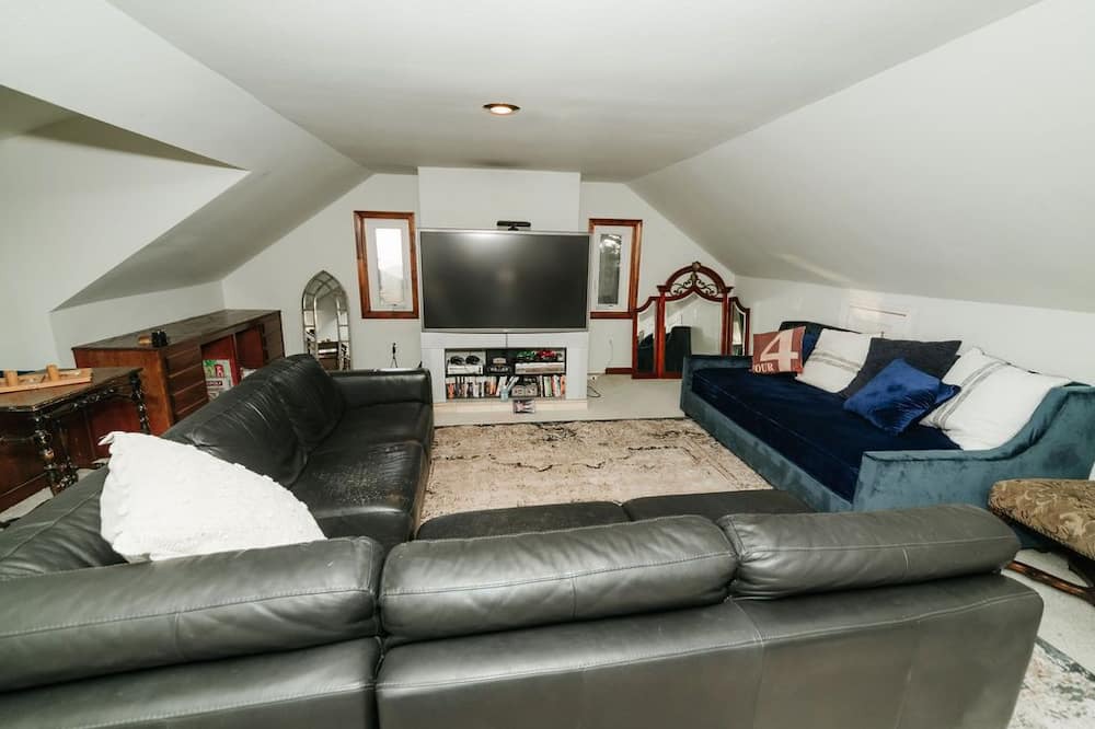 Photo of Livingroom in Oak Glen