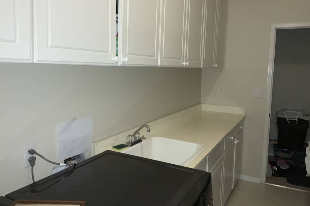 Photo of Kitchen in Corona