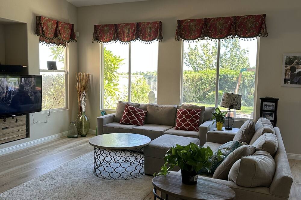 Photo of Livingroom in Corona