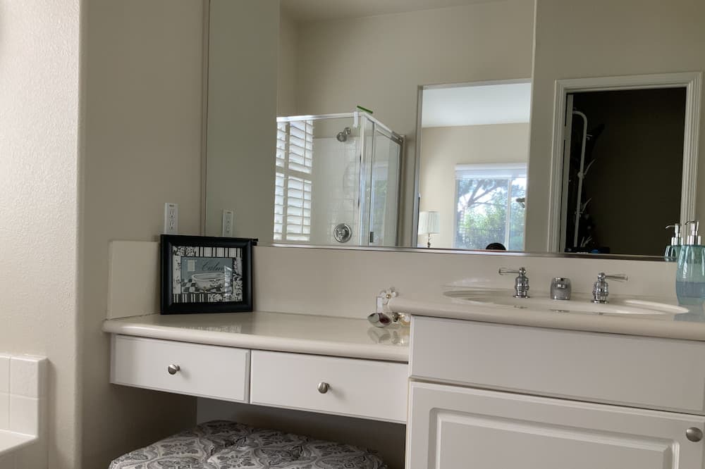 Photo of Bedroom in Corona