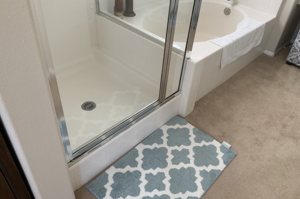 Photo of Bathroom in Corona