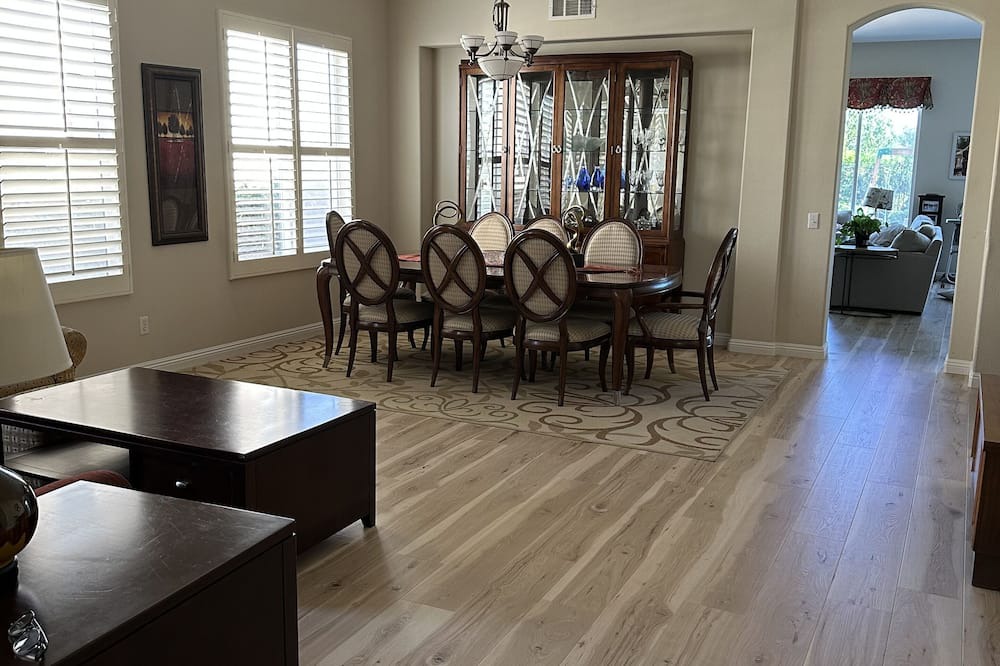Photo of Livingroom in Corona