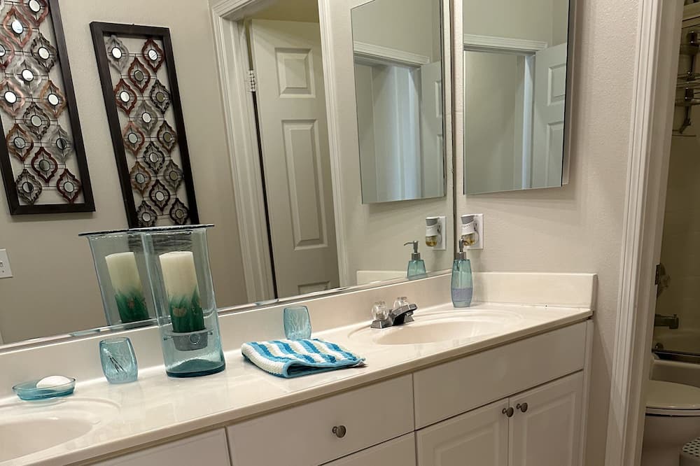 Photo of Bathroom in Corona