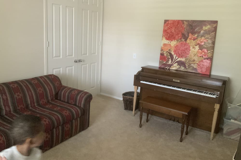 Photo of Livingroom in Corona