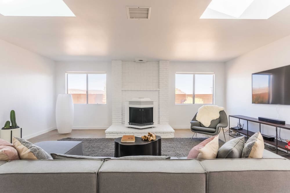 Photo of Livingroom in Pioneertown