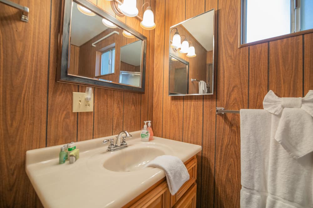 Photo of Bathroom in Whispering Forest